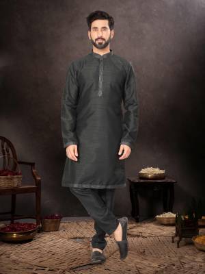 Shine Bright In This Designer Readymade Mens Wear Kurta Here