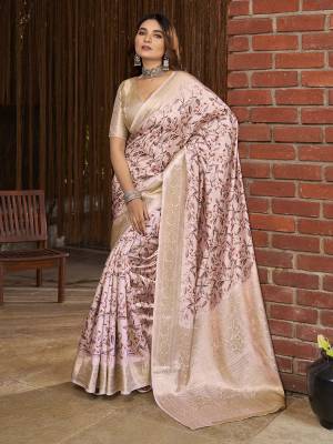 Look Pretty Wearing This Lovely Designer  Saree