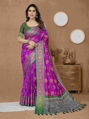 Look Pretty Wearing This Lovely Designer  Saree