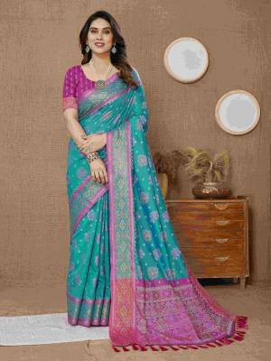 Look Pretty Wearing This Lovely Designer  Saree