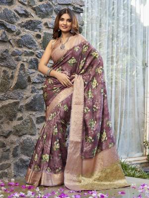 Look Pretty Wearing This Lovely Designer  Saree