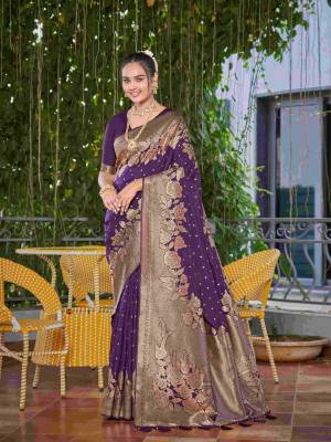 Look Pretty Wearing This Lovely Designer  Saree