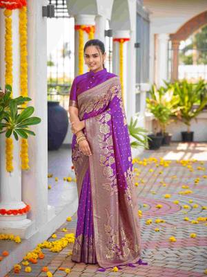 Look Pretty Wearing This Lovely Designer  Saree