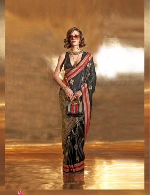 Look Pretty Wearing This Lovely Designer  Saree