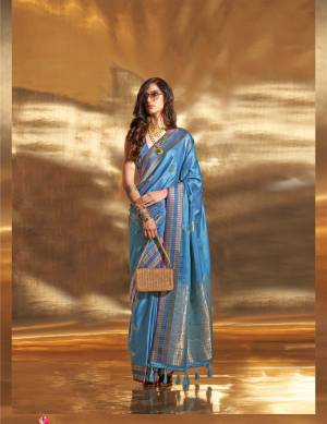 Look Pretty Wearing This Lovely Designer  Saree