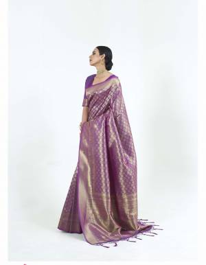 Look Pretty Wearing This Lovely Designer  Saree