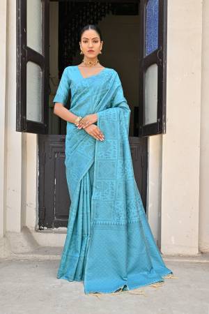 Look Pretty Wearing This Lovely Designer  Saree