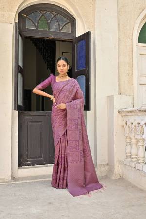 Look Pretty Wearing This Lovely Designer  Saree