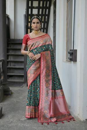 Look Pretty Wearing This Lovely Designer  Saree