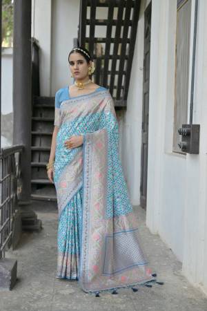 Look Pretty Wearing This Lovely Designer  Saree