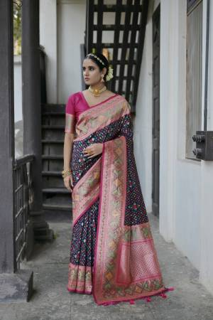 Look Pretty Wearing This Lovely Designer  Saree