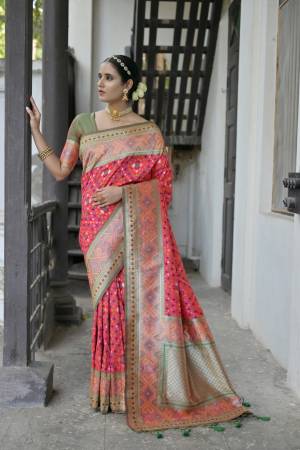 Look Pretty Wearing This Lovely Designer  Saree