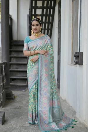 Look Pretty Wearing This Lovely Designer  Saree