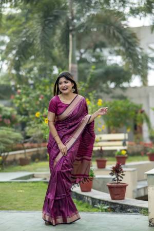 Look Pretty Wearing This Lovely Designer  Saree