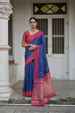 Look Pretty Wearing This Lovely Designer  Saree