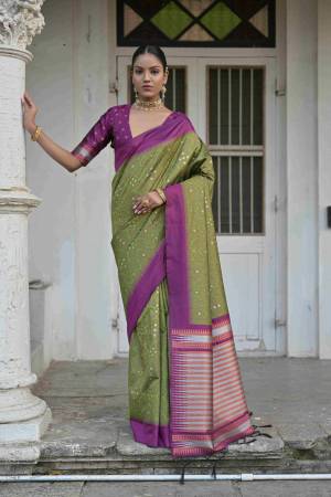 Look Pretty Wearing This Lovely Designer  Saree