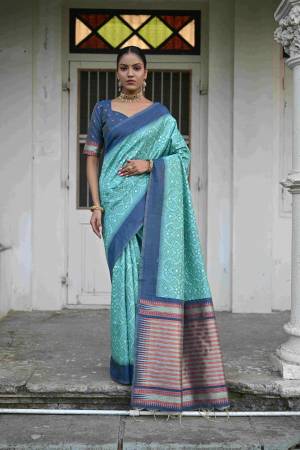 Look Pretty Wearing This Lovely Designer  Saree