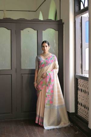 Look Pretty Wearing This Lovely Designer  Saree