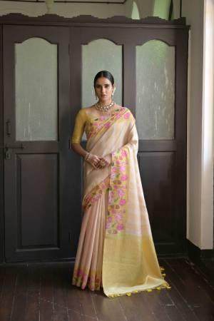 Look Pretty Wearing This Lovely Designer  Saree