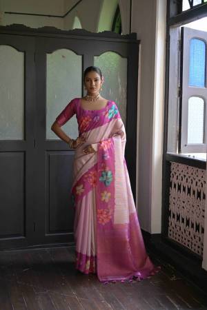 Look Pretty Wearing This Lovely Designer  Saree