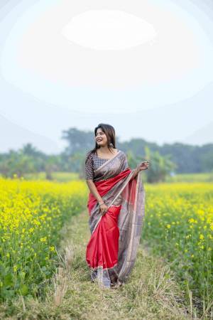 Look Pretty Wearing This Lovely Designer  Saree