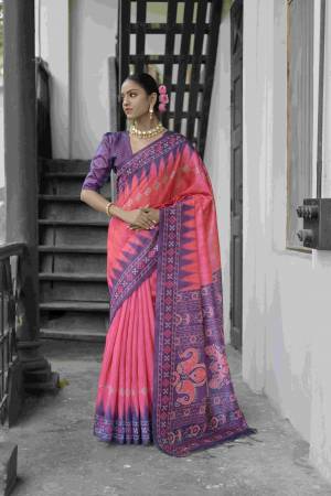 Look Pretty Wearing This Lovely Designer  Saree