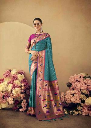 Look Pretty Wearing This Lovely Designer  Saree