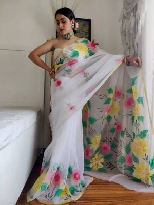 Look Pretty Wearing This Lovely Designer  Saree