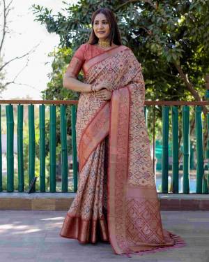 Look Pretty Wearing This Lovely Designer  Saree