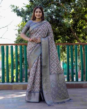 Look Pretty Wearing This Lovely Designer  Saree