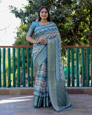 Look Pretty Wearing This Lovely Designer  Saree