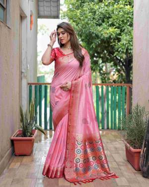 Look Pretty Wearing This Lovely Designer  Saree