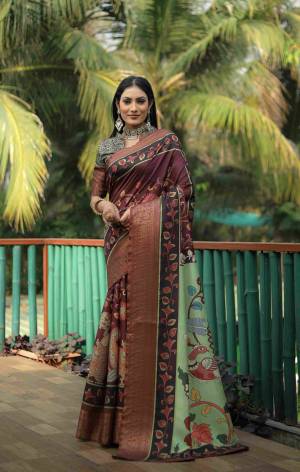 Look Pretty Wearing This Lovely Designer  Saree