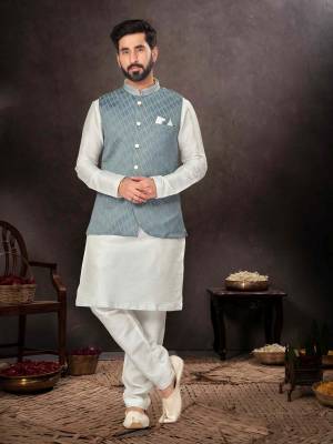 Shine Bright In This Designer Readymade Mens Wear Kurta Here