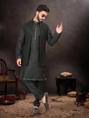 Shine Bright In This Designer Readymade Mens Wear Kurta Here