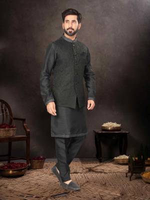 Shine Bright In This Designer Readymade Mens Wear Kurta Here