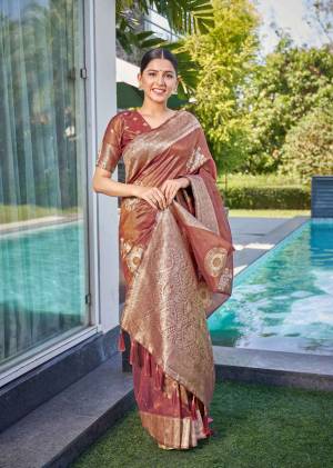 Look Pretty Wearing This Lovely Designer  Saree