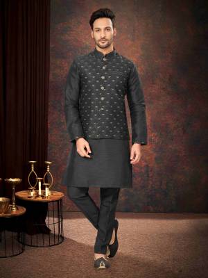 Shine Bright In This Designer Readymade Mens Wear Kurta Here