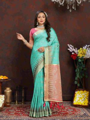 Look Pretty Wearing This Lovely Designer  Saree