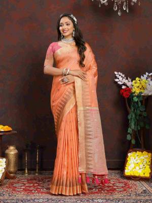 Look Pretty Wearing This Lovely Designer  Saree