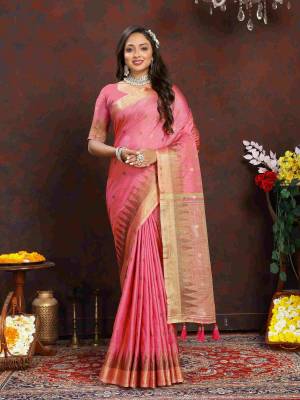 Look Pretty Wearing This Lovely Designer  Saree