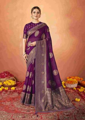 Look Pretty Wearing This Lovely Designer  Saree