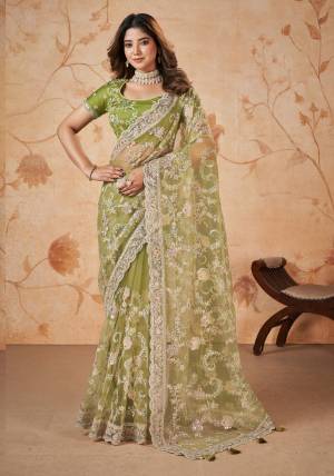 Look Pretty Wearing This Lovely Designer  Saree