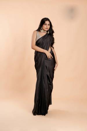 Look Pretty Wearing This Lovely Designer  Saree