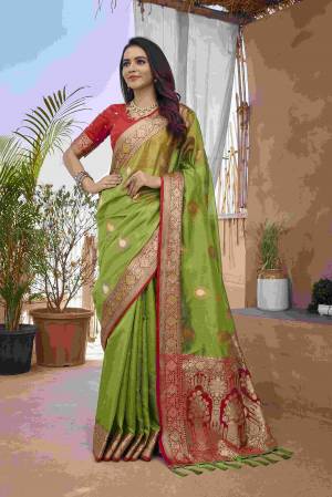 Look Pretty Wearing This Lovely Designer  Saree