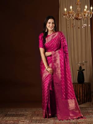 Look Pretty Wearing This Lovely Designer   Saree