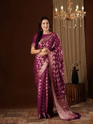 Look Pretty Wearing This Lovely Designer   Saree