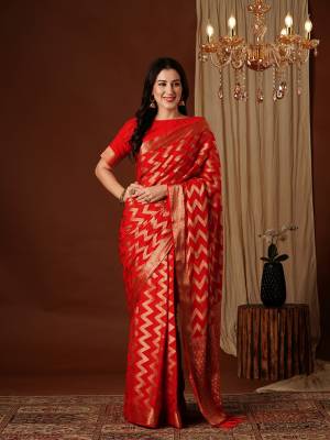 Look Pretty Wearing This Lovely Designer   Saree