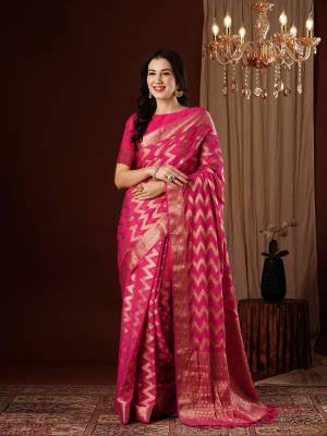 Look Pretty Wearing This Lovely Designer   Saree