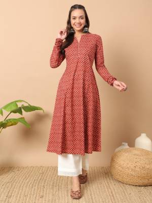 Shine Bright In This Beautiful Designer Readymade  kurti 